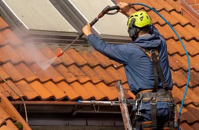 Démoussage et hydrofuge de toiture à Bésignan